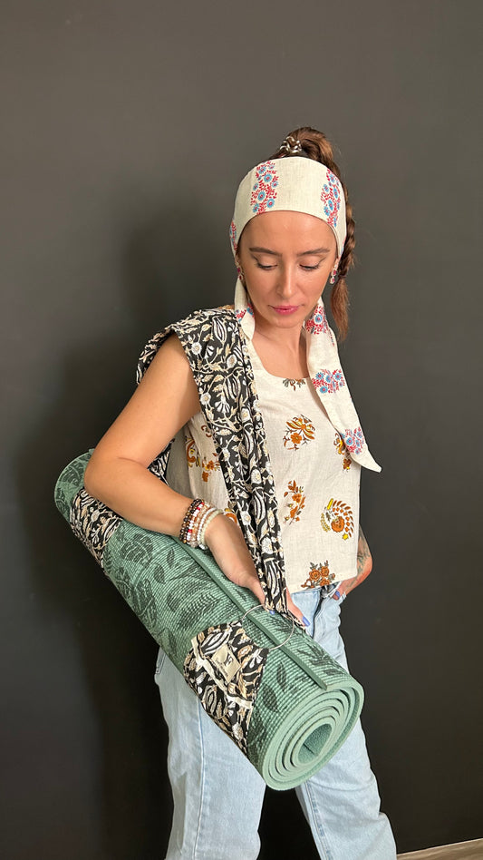 Yoga mat strap with pocket