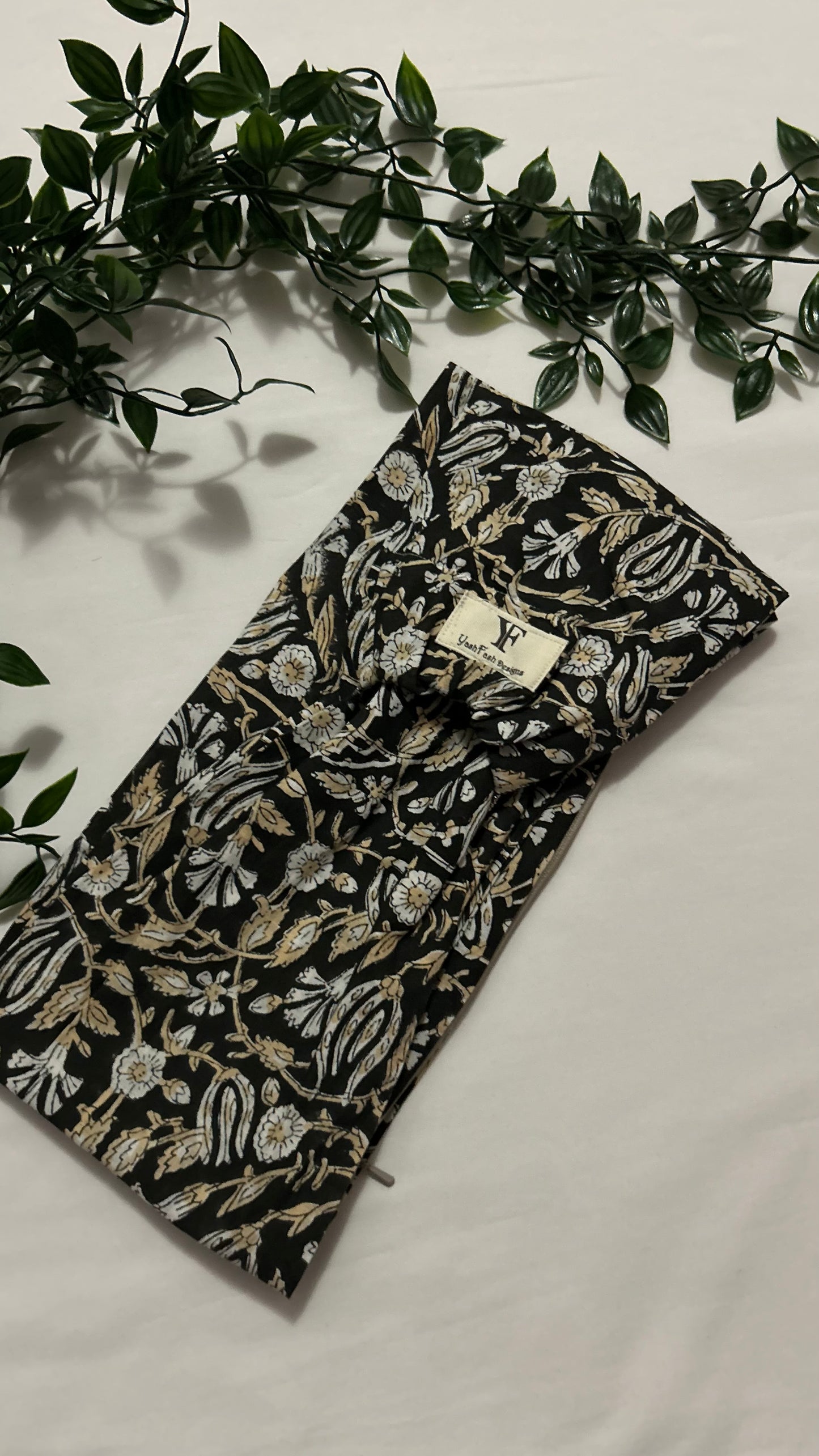 Yoga mat strap with pocket