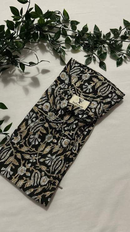 Yoga mat strap with pocket